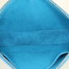 Bolsito de mano Louis Vuitton Pochette accessoires en cuero Epi azul - Detail D2 thumbnail