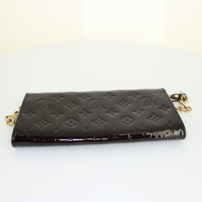Bolso de mano Louis Vuitton Sunset Boulevard en charol Monogram color burdeos - Detail D4