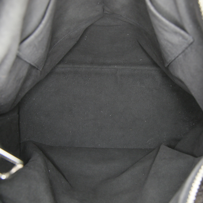 Sac à main Louis Vuitton Ixia en cuir Mahina noir - Detail D2