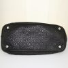 Bolso de mano Louis Vuitton Ixia en cuero mahina negro - Detail D4 thumbnail
