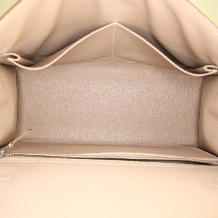 Hermes Kelly 28 cm handbag in beige clay Grain d'H leather - Detail D3