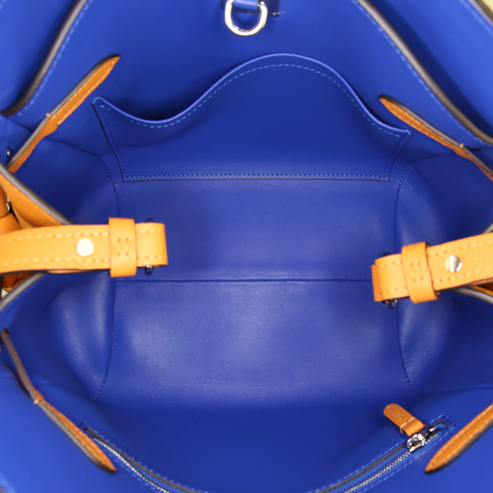 Louis Vuitton Milla small model bag in saffron yellow leather - Detail D3