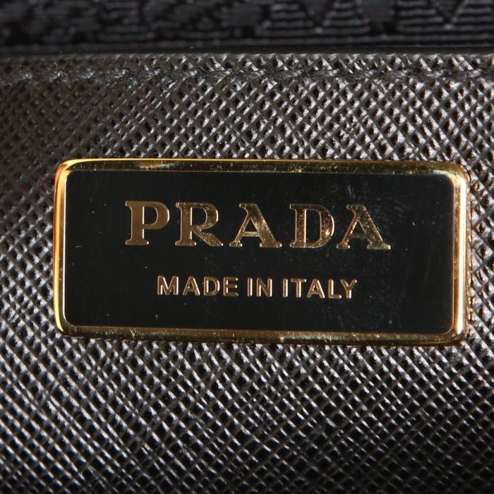 Bolso de mano Prada Galleria modelo mediano en cuero saffiano negro - Detail D4