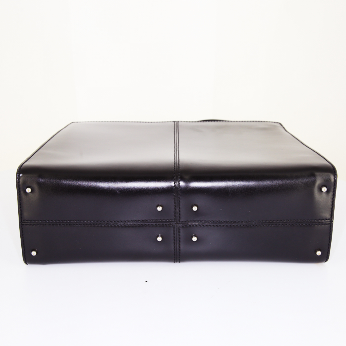 Tod's bag worn on the shoulder or carried in the hand in black leather - Detail D5