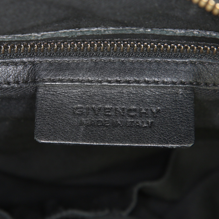 Bolso de mano Givenchy Nightingale en cuero negro - Detail D4