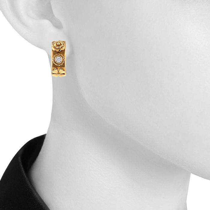 Chanel 3 symboles earrings in yellow gold and diamonds - Detail D1