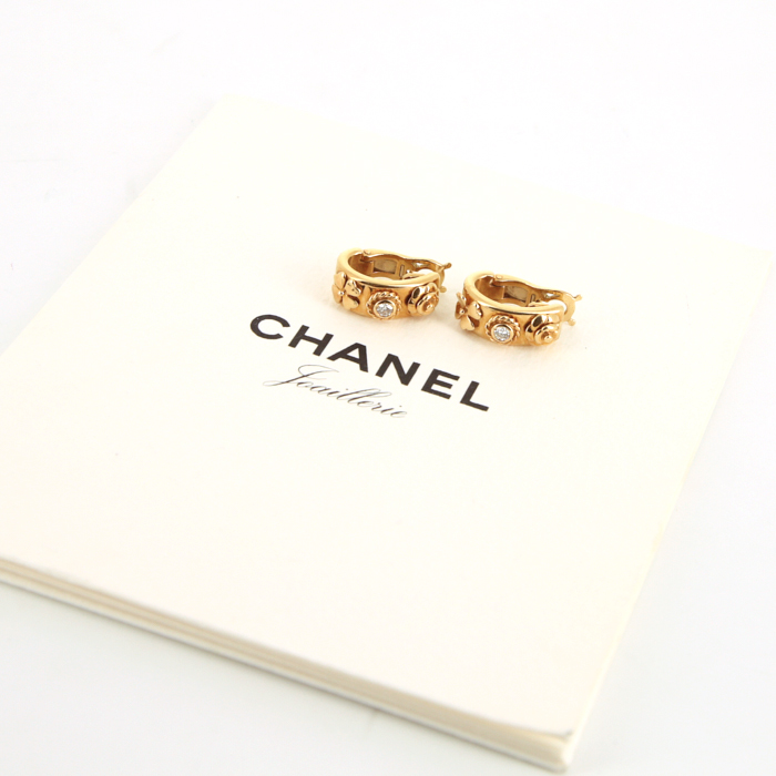 Chanel 3 symboles earrings in yellow gold and diamonds - Detail D2