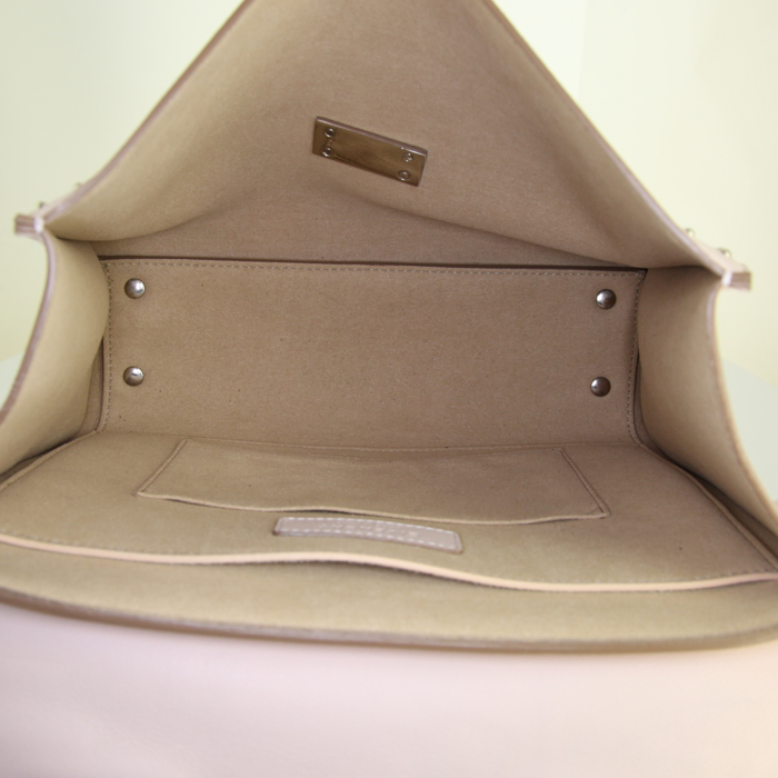 Givenchy Shark Petit Modèle shoulder bag in varnished pink leather - Detail D3