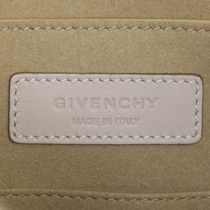 Givenchy Shark Petit Modèle shoulder bag in varnished pink leather - Detail D4