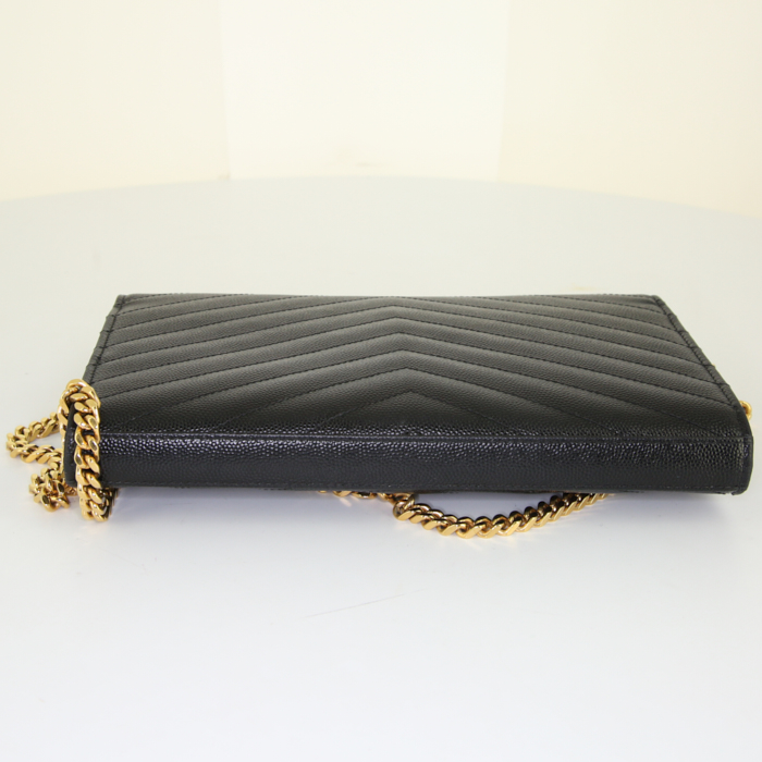 Bolso bandolera Saint Laurent Wallet on Chain en cuero granulado acolchado negro - Detail D5