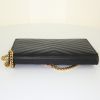 Bolso bandolera Saint Laurent Wallet on Chain en cuero granulado acolchado negro - Detail D5 thumbnail