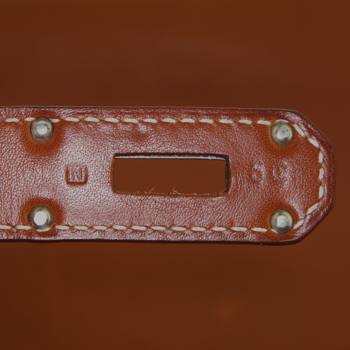 Bolso de fin de semana Hermès Relax Kelly en cuero swift color oro - Detail D3