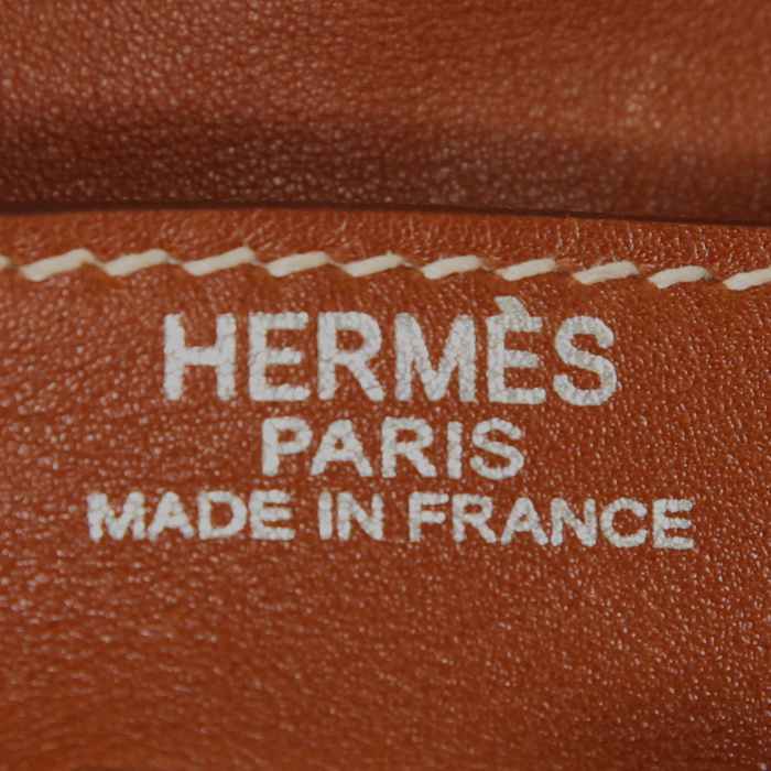 Bolso de fin de semana Hermès Relax Kelly en cuero swift color oro - Detail D4