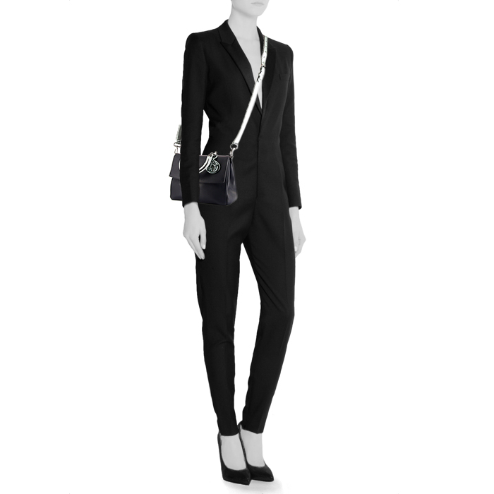 Dior Be Dior medium model shoulder bag in navy blue leather and silver patent leather - Detail D2