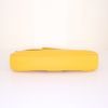 Bolso de mano Fendi Baguette en cuero granulado amarillo - Detail D4 thumbnail
