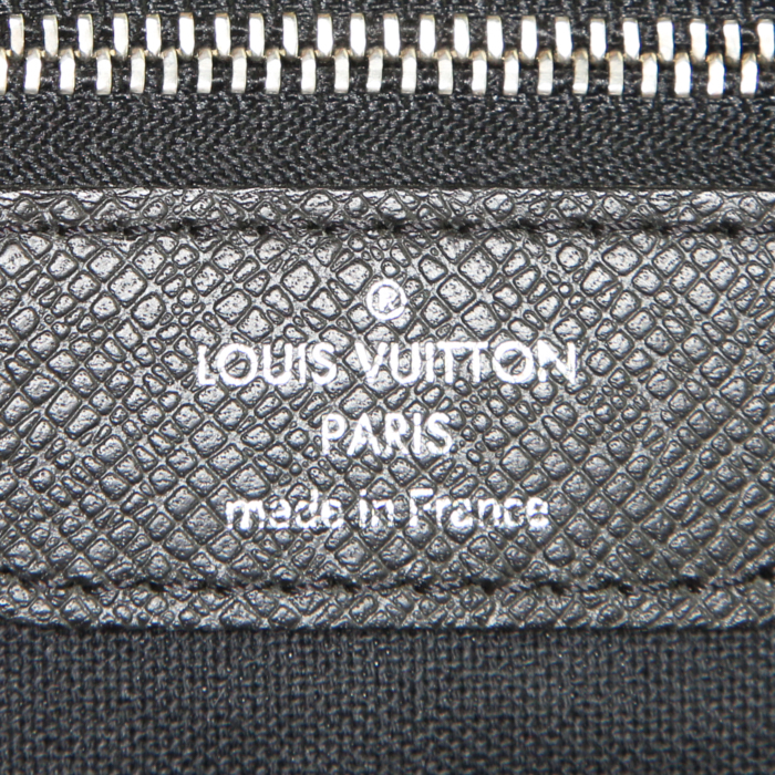Porte-documents Louis Vuitton Dandy moyen modèle en cuir taiga gris - Detail D4