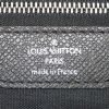 Borsa portadocumenti Louis Vuitton Dandy modello medio in pelle taiga grigia - Detail D4 thumbnail