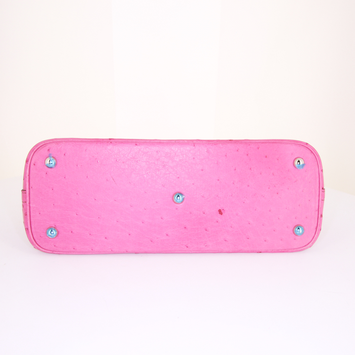 Hermes Bolide medium model handbag in fushia pink ostrich leather - Detail D5