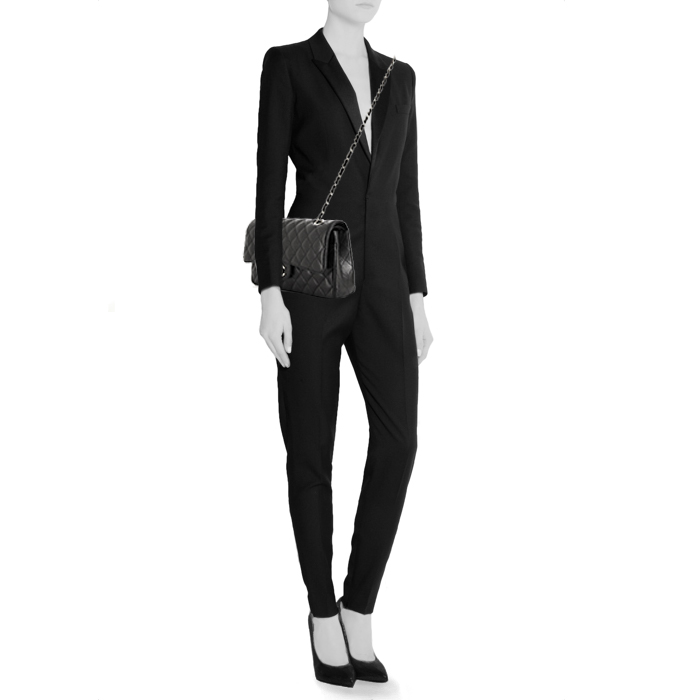 Bolso bandolera Chanel Timeless jumbo en cuero granulado acolchado negro - Detail D2