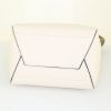 Celine Sac Sangle shoulder bag in cream color grained leather - Detail D4 thumbnail