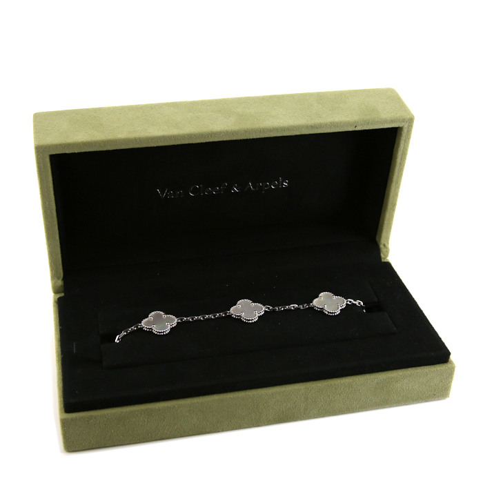Van Cleef & Arpels Alhambra Vintage bracelet in white gold and mother of pearl - Detail D2