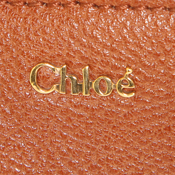 Chloé bag worn on the shoulder or carried in the hand in brown grained leather - Detail D4