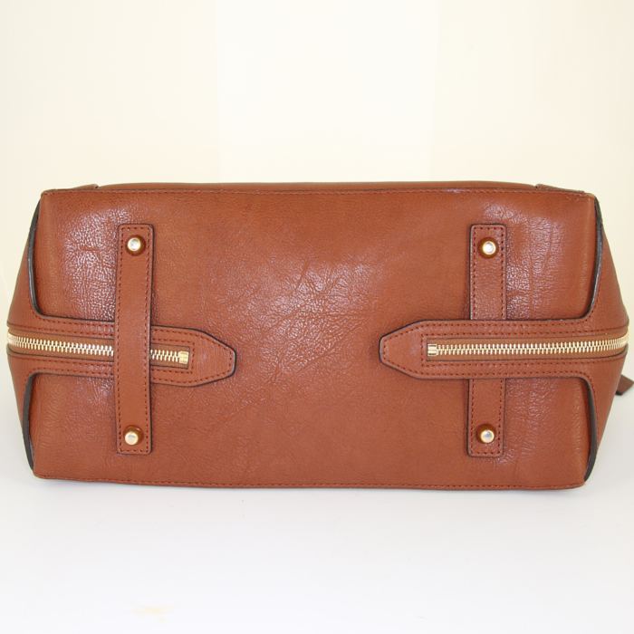 Bolso para llevar al hombro o en la mano Chloé en cuero granulado marrón - Detail D5