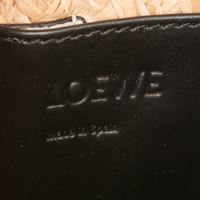 Loewe Gate Top Handle handbag in beige raphia and black leather - Detail D4