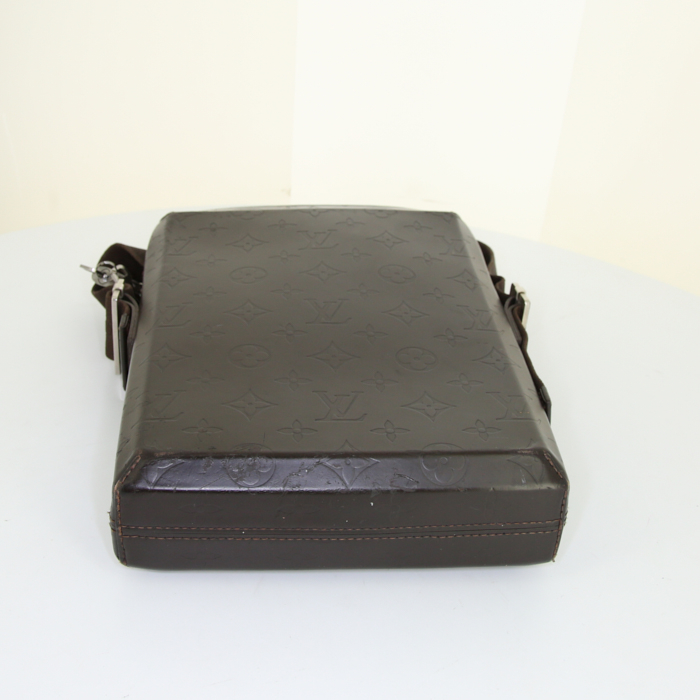 Borsa a tracolla Louis Vuitton Bobby in pelle verniciata monogram marrone - Detail D4