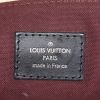 Bolso zurrón Louis Vuitton District en lona Monogram Macassar marrón - Detail D3 thumbnail