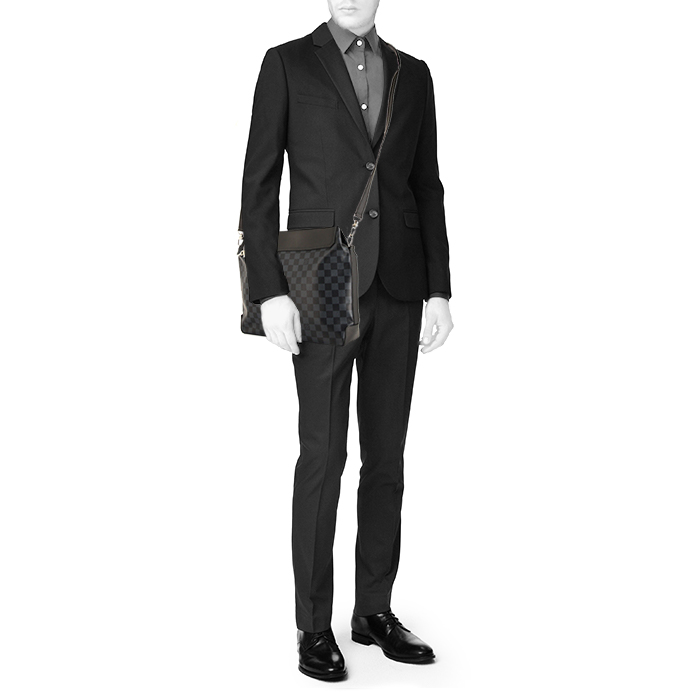 Bolso bandolera Louis Vuitton en lona a cuadros y cuero negro - Detail D1