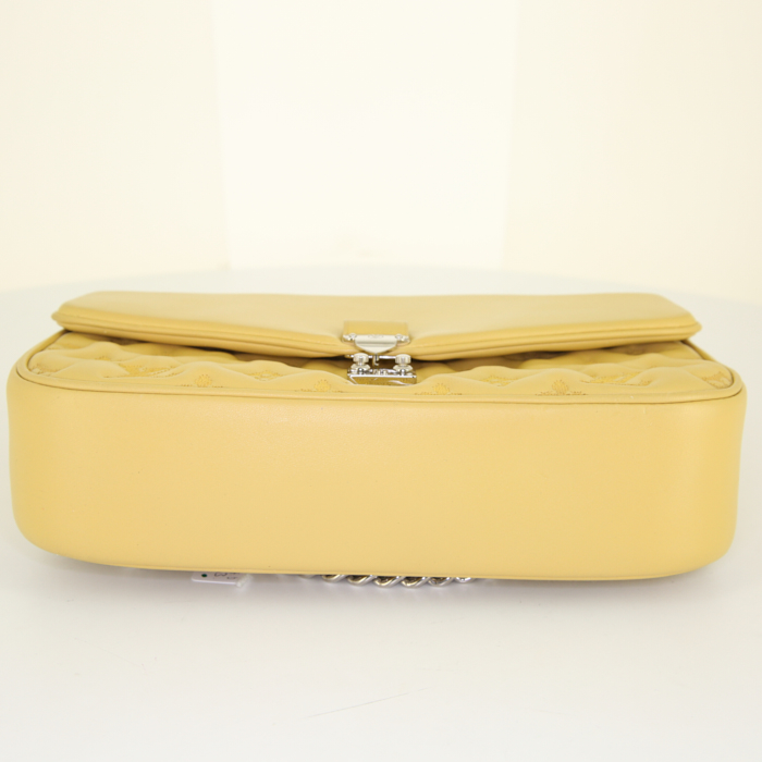 Sac à main Louis Vuitton Mama Broderie en cuir jaune - Detail D4