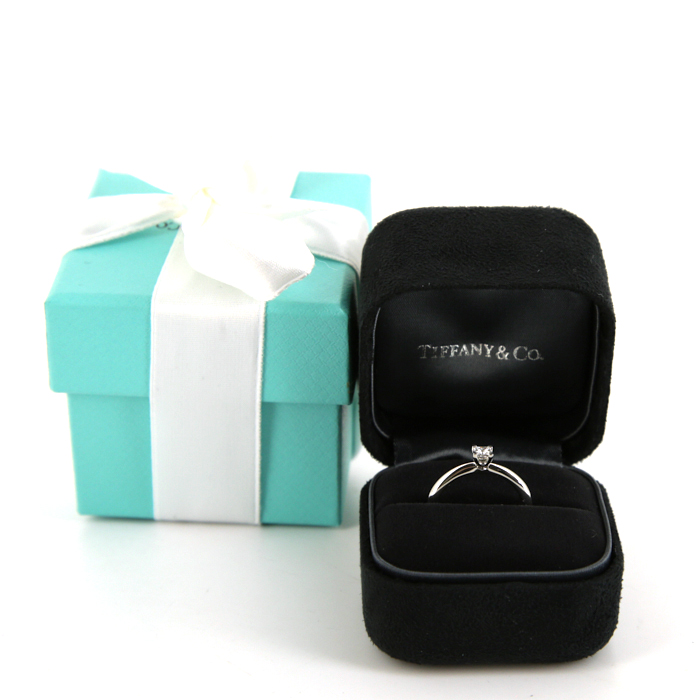 Anello solitario Tiffany & Co in platino e diamante - Detail D2