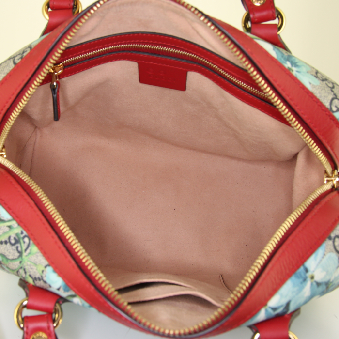 Gucci Boston handbag in grey monogram canvas and red leather - Detail D3