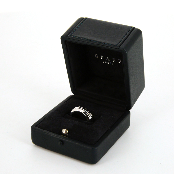Graff ring in white gold and diamonds - Detail D2