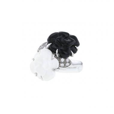 Chanel Camelia ring in white gold,  agate and onyx