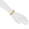 Bracciale flessibile Cartier Perruque in oro giallo - Detail D1 thumbnail