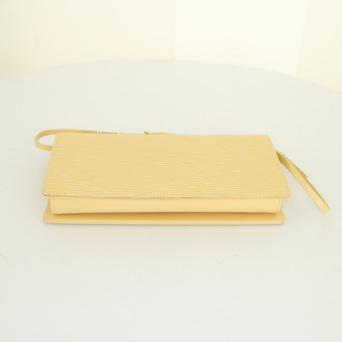 Pochette Louis Vuitton Honfleur in pelle Epi gialla - Detail D4