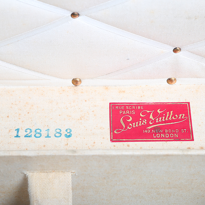 Louis Vuitton Malle Cabine trunk in natural leather - Detail D3