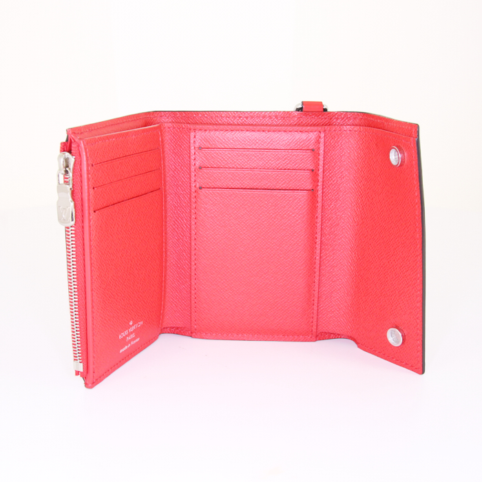 Louis Vuitton Louis Vuitton Editions Limitées wallet in red epi leather - Detail D2
