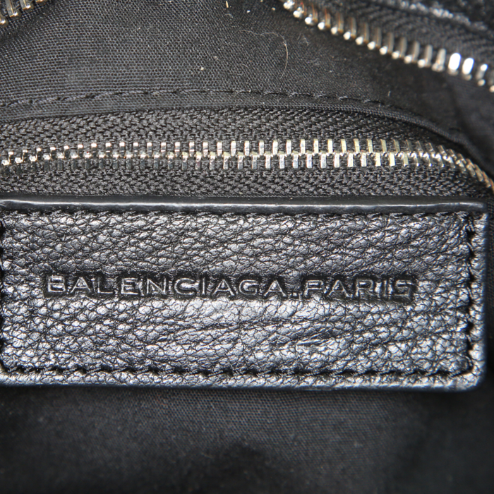 Sac bandoulière Balenciaga Metallic Edge mini en cuir noir - Detail D4