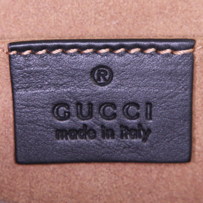 Bolso bandolera Gucci Padlock en cuero negro - Detail D4