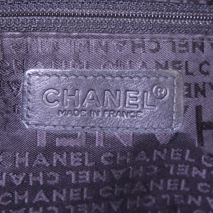 Chanel Choco bar handbag in canvas and black leather - Detail D3