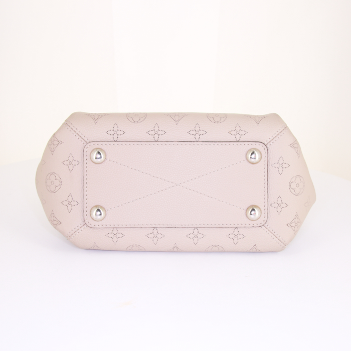 Louis Vuitton Babylone shoulder bag in beige leather - Detail D5