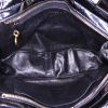 Bolso de mano Chanel Vintage en charol acolchado negro - Detail D2 thumbnail