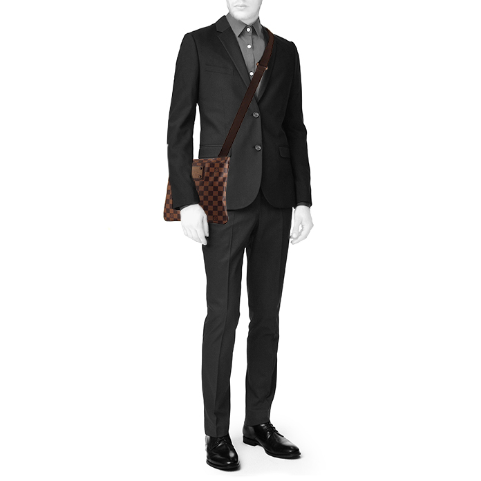 Sac bandoulière Louis Vuitton Brooklyn en toile damier enduite ébène et toile marron - Detail D1