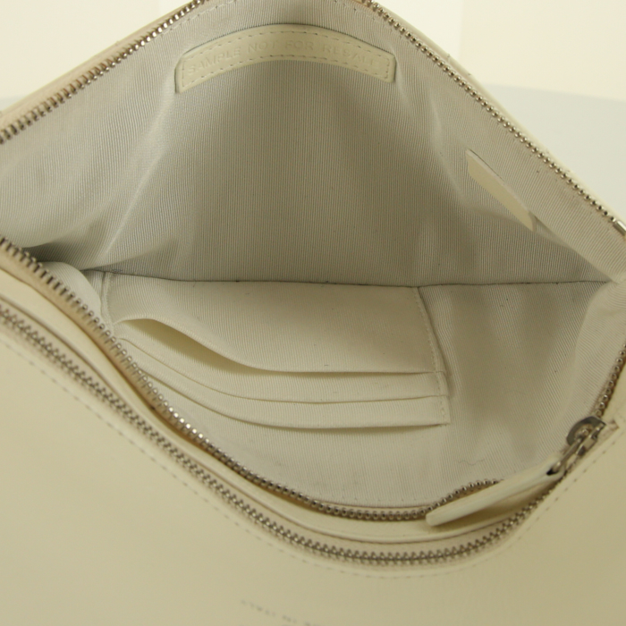 Pochette Chanel 31 en cuir matelassé blanc - Detail D2