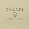 Pochette Chanel 31 en cuir matelassé blanc - Detail D3 thumbnail