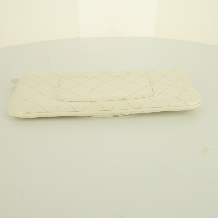 Pochette Chanel 31 en cuir matelassé blanc - Detail D4