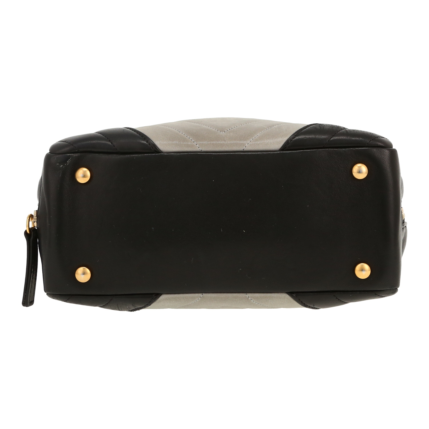 Chanel Camera handbag in grey and black chevron quilted leather - Detail D1